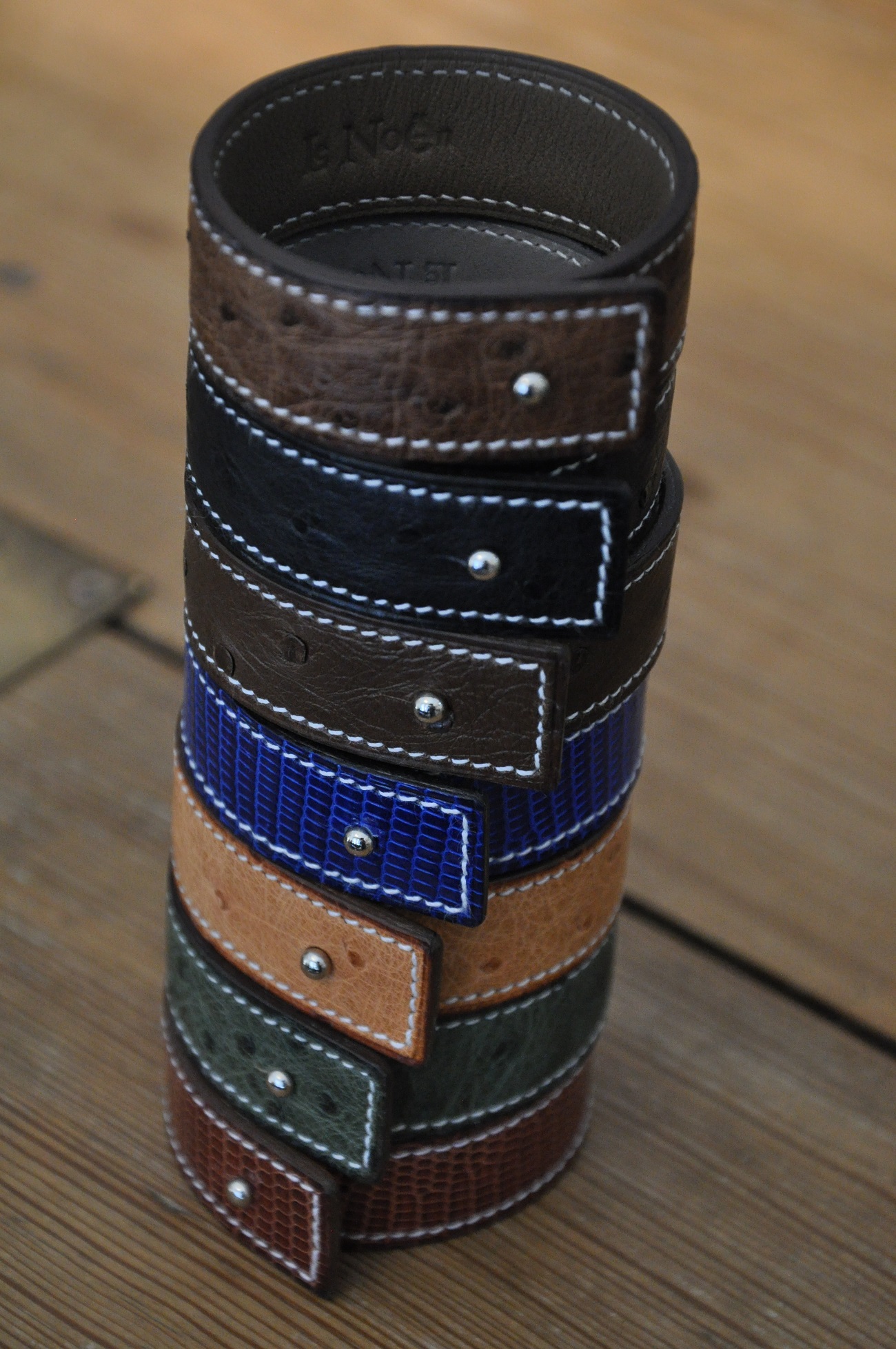 Bracelets jewelry made with precious leathers : ostrich, lizard, alliagtor... Fashion accessories by LE NOËN leather goods in France.