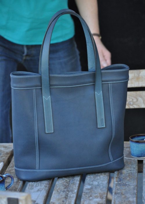 sac-femme-cuir-mode-Valentine Sac pour femme en cuir, pratique et léger pour tous les jours. L'accessoire mode indispensable. Création LE NOËN selliers maroquiniers en France.