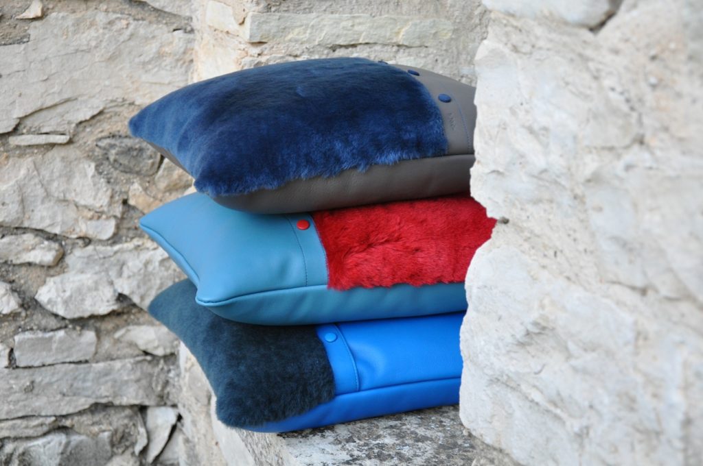 coussin en fourrure et veau lisse, intérieur en kapok. Design et fabrication originale Made in France by LE NOËN