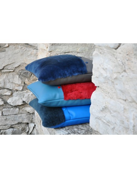 Coussins en veau et fourrure, objet de décoration original.