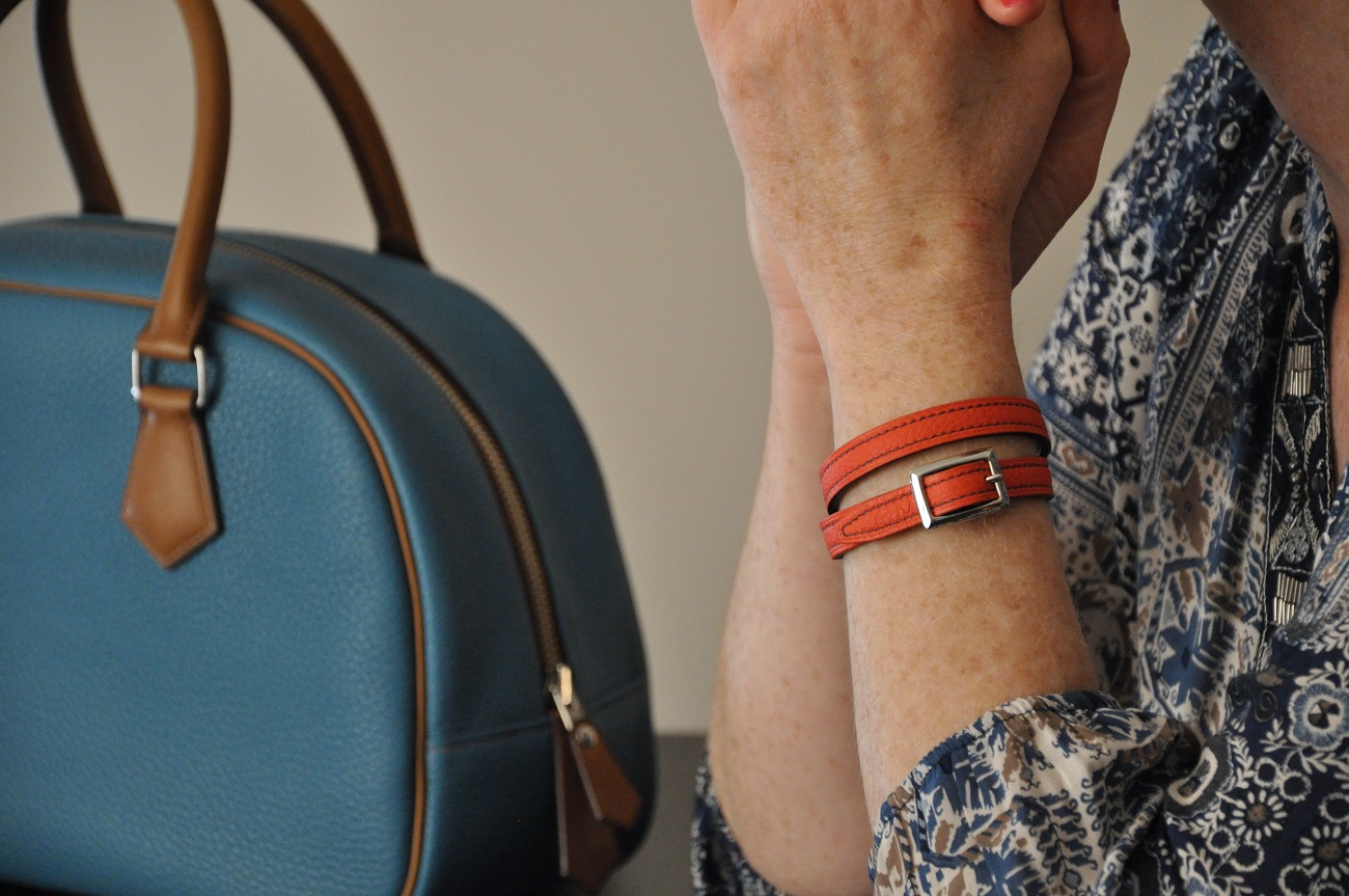 Des bracelets deux ou trois tours disponibles dans de nombreuses couleurs. Boucles en laiton massif, finition nickelée. Création LE NOËN France.