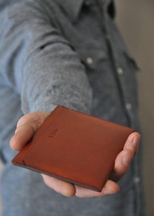 Etui chèvre Etui en chèvre orange - brique pour y glisser des papiers de voiture, passeport... Fabrication française.